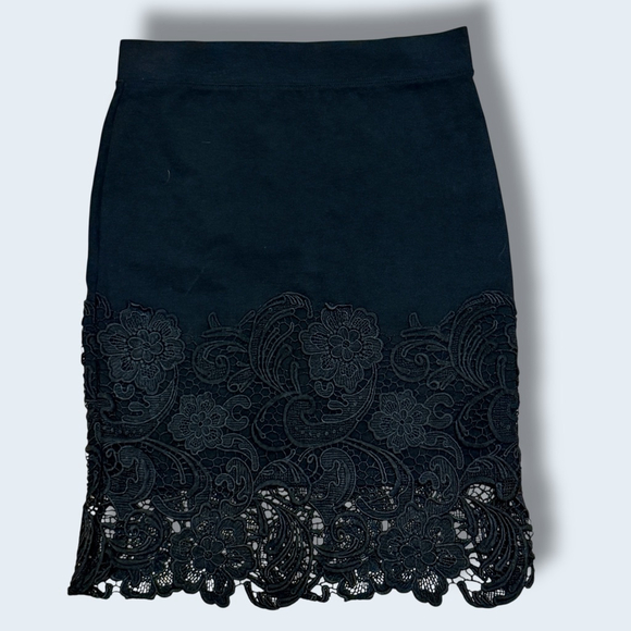 Haute Monde Dresses & Skirts - Haute Monde Black Lace Hem Pencil Skirt Size M Floral Scallop